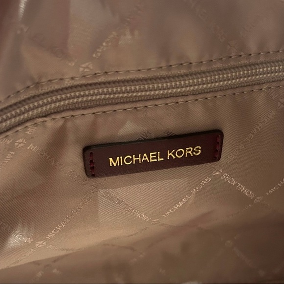 Michael Michael Kors Burgundy Duffel/Satchel
Bag NWT $678.00 - Picture 6 of 6